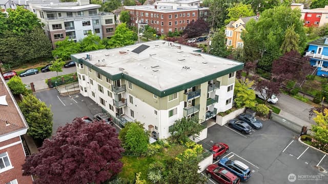 Property photo for 1818 18th Avenue #204, Seattle photo 2