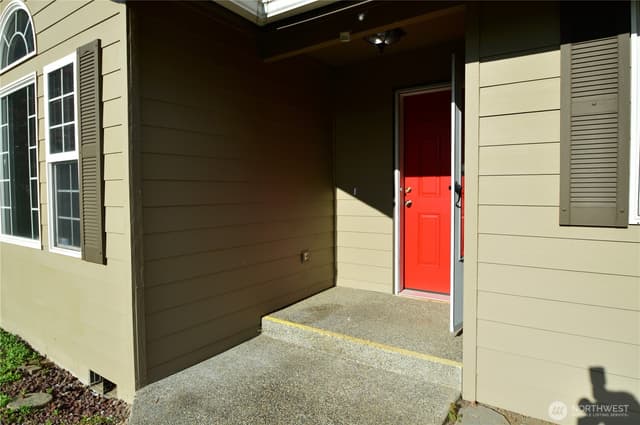 Property photo for 910 11th Street SE, Puyallup photo 3