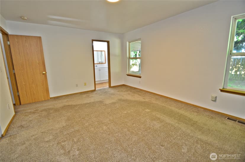 Property photo for 910 11th Street SE, Puyallup photo 11