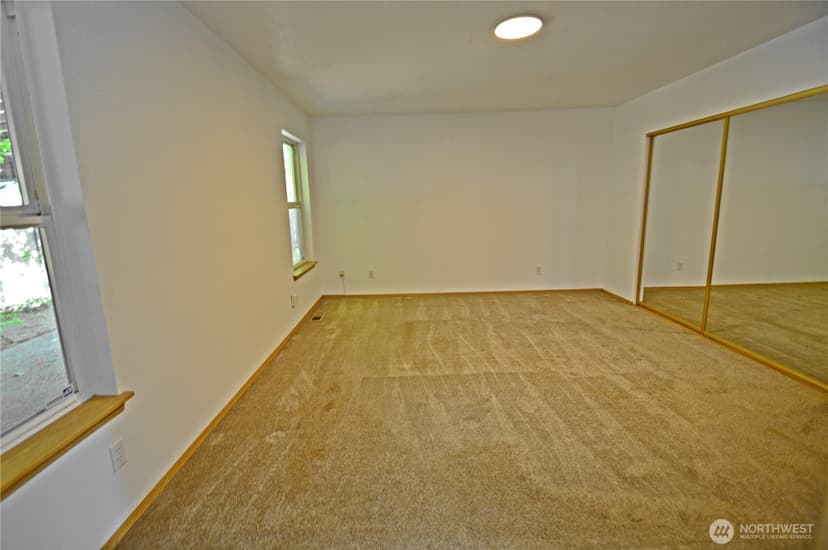 Property photo for 910 11th Street SE, Puyallup photo 12