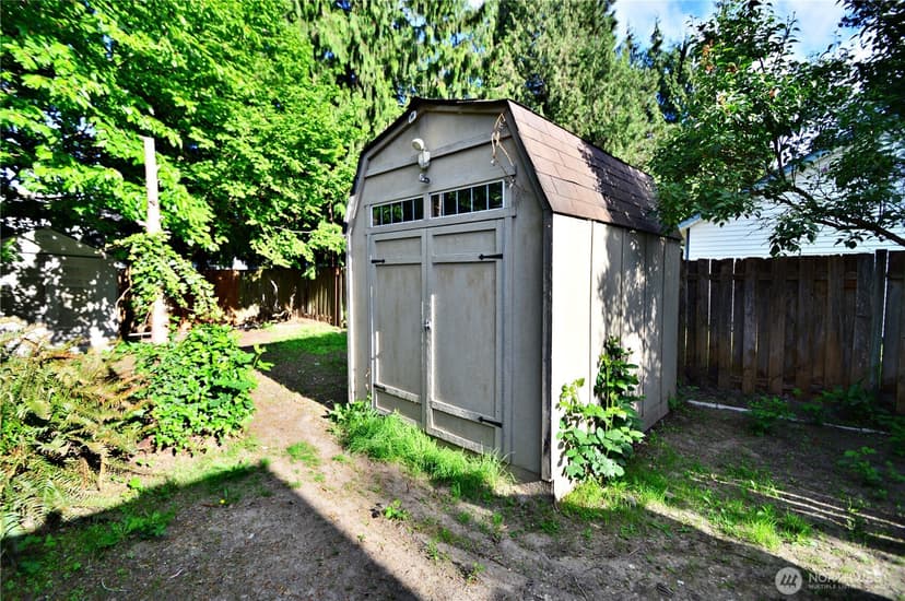 Property photo for 910 11th Street SE, Puyallup photo 24