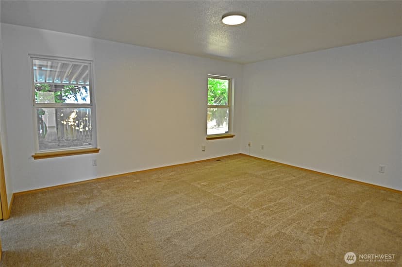 Property photo for 910 11th Street SE, Puyallup photo 13