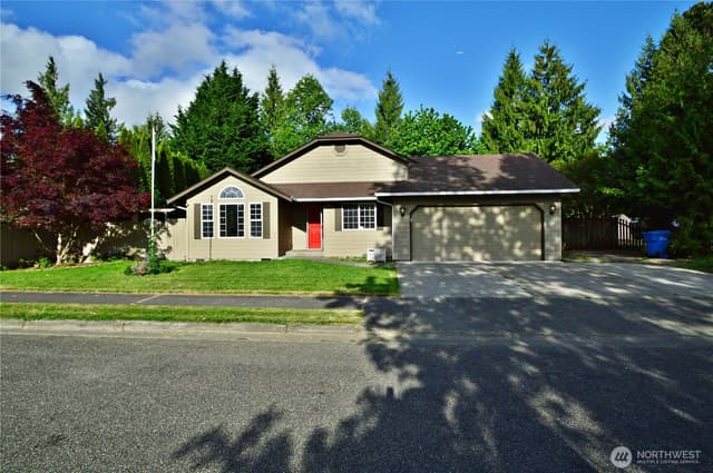 Property photo for 910 11th Street SE, Puyallup photo 2