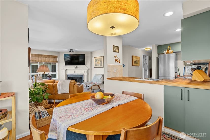 Property photo for 7814 Greenwood Avenue N #205, Seattle photo 8