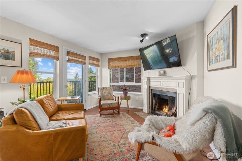 Property photo for 7814 Greenwood Avenue N #205, Seattle photo 2