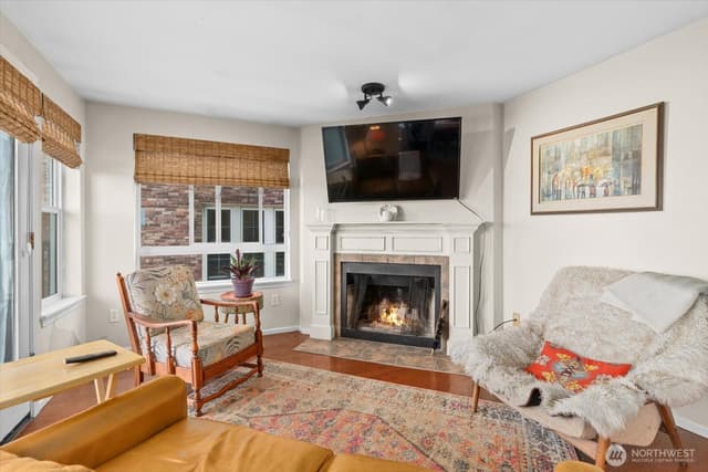 Property photo for 7814 Greenwood Avenue N #205, Seattle photo 3