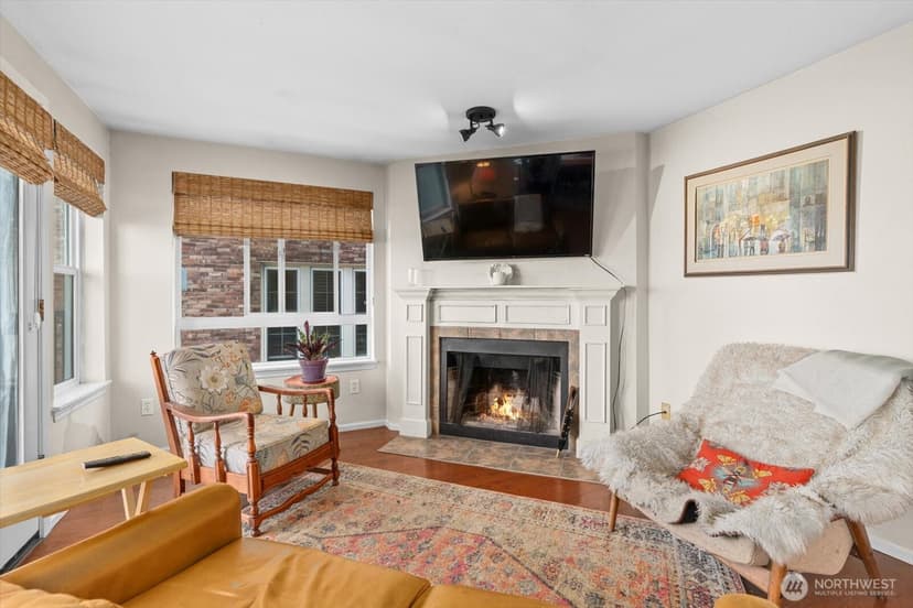 Property photo for 7814 Greenwood Avenue N #205, Seattle photo 3