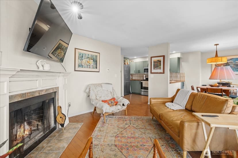 Property photo for 7814 Greenwood Avenue N #205, Seattle photo 6
