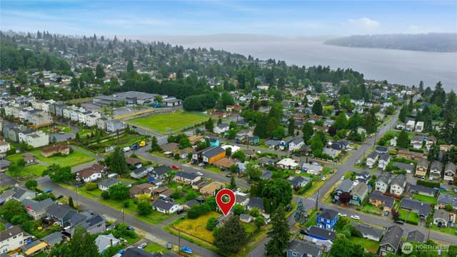 Property photo for 11815 85th Avenue S, Seattle photo 2