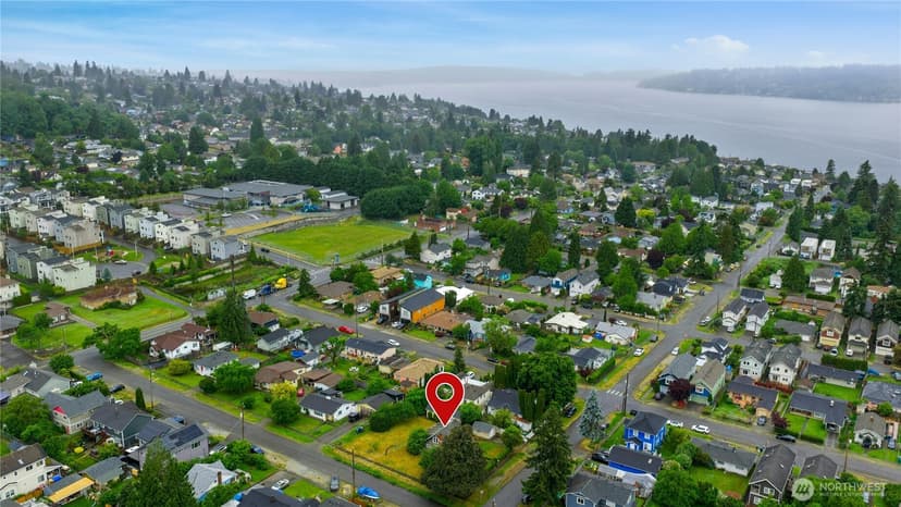 Property photo for 11815 85th Avenue S, Seattle photo 2