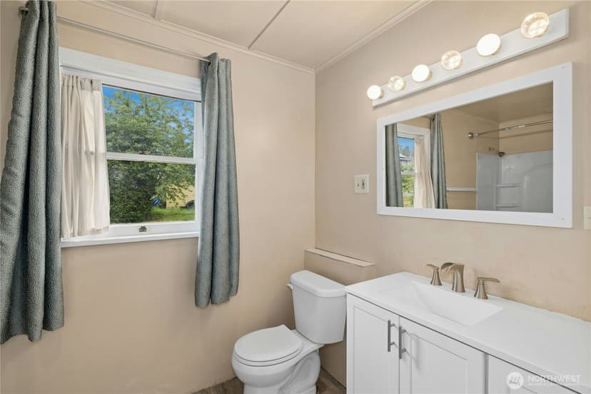 Property photo for 11815 85th Avenue S, Seattle photo 15