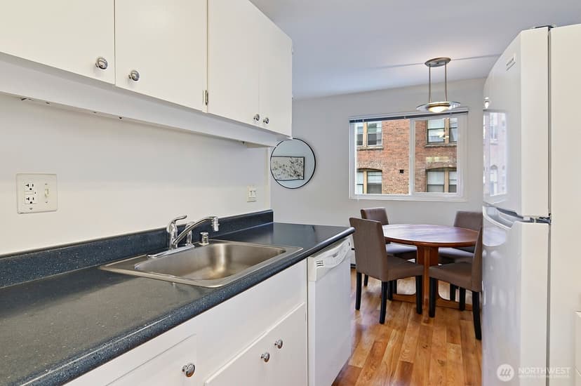 Property photo for 1200 Boylston Avenue #304, Seattle photo 6