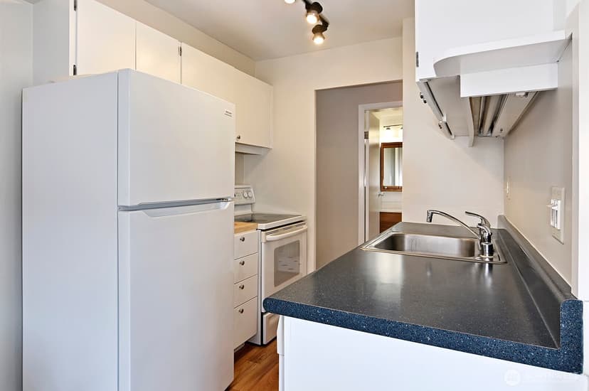 Property photo for 1200 Boylston Avenue #304, Seattle photo 20