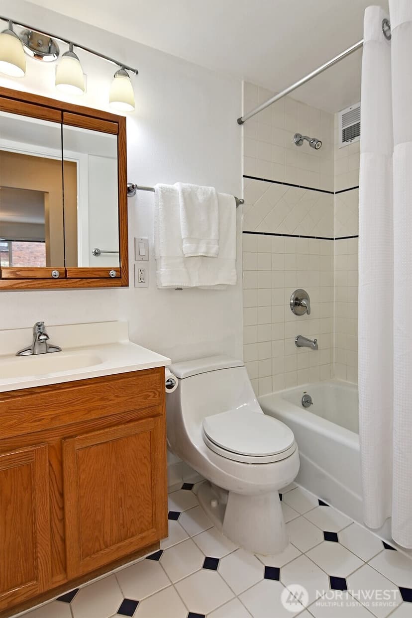 Property photo for 1200 Boylston Avenue #304, Seattle photo 11