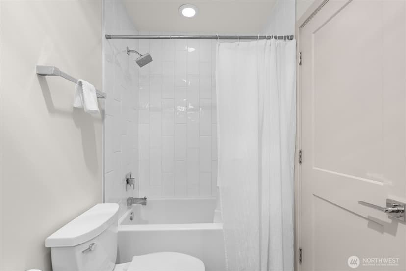 Property photo for 12002 Greenwood Avenue N, Seattle photo 19