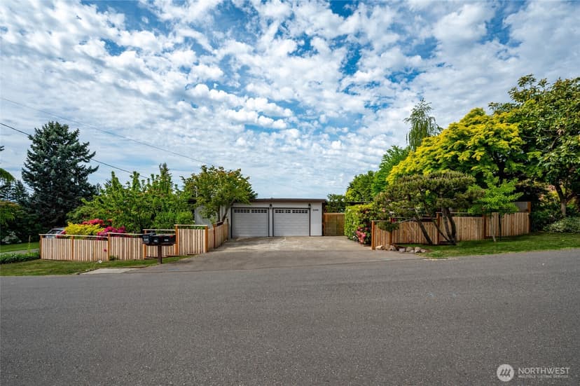 Property photo for 2806 SW 167 Place, Burien photo 2