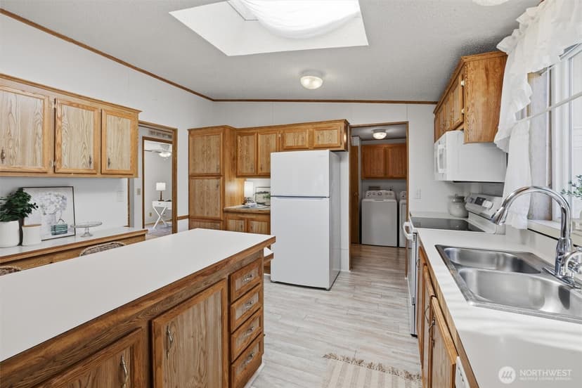 Property photo for 24324 9th Avenue W, Bothell photo 13