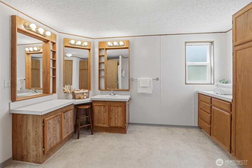 Property photo for 24324 9th Avenue W, Bothell photo 19