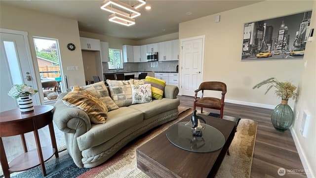 Property photo for 9025 38th Avenue S, Seattle photo 4