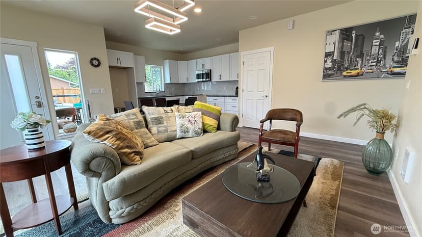 Property photo for 9025 38th Avenue S, Seattle photo 4