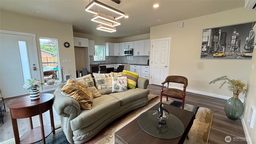 Property photo for 9025 38th Avenue S, Seattle photo 2