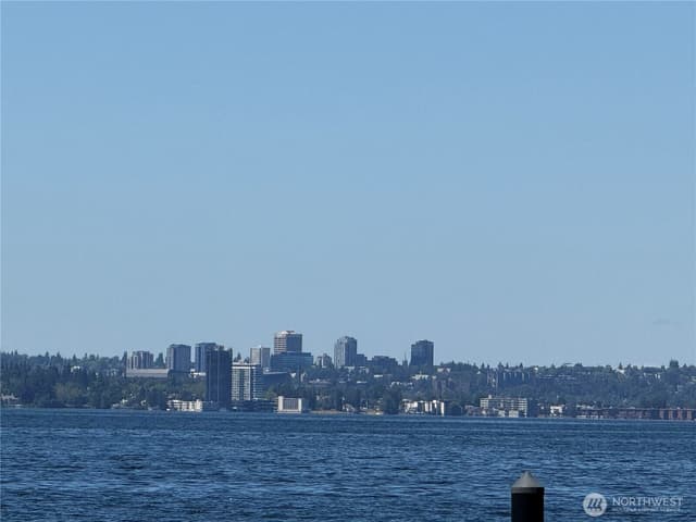 Property photo for 2521 103 Avenue SE, Bellevue photo 4