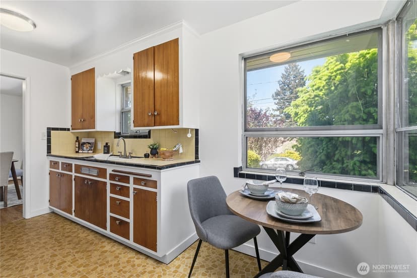 Property photo for 6542 43rd Avenue NE, Seattle photo 9