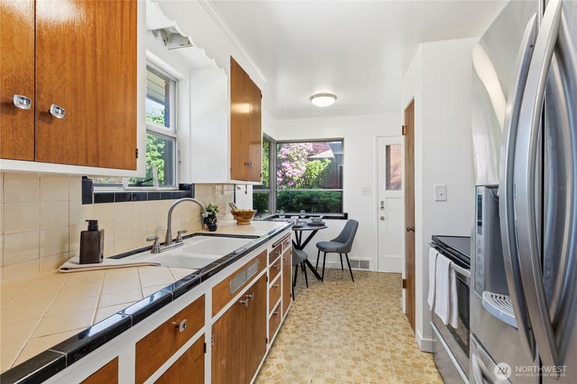 Property photo for 6542 43rd Avenue NE, Seattle photo 8