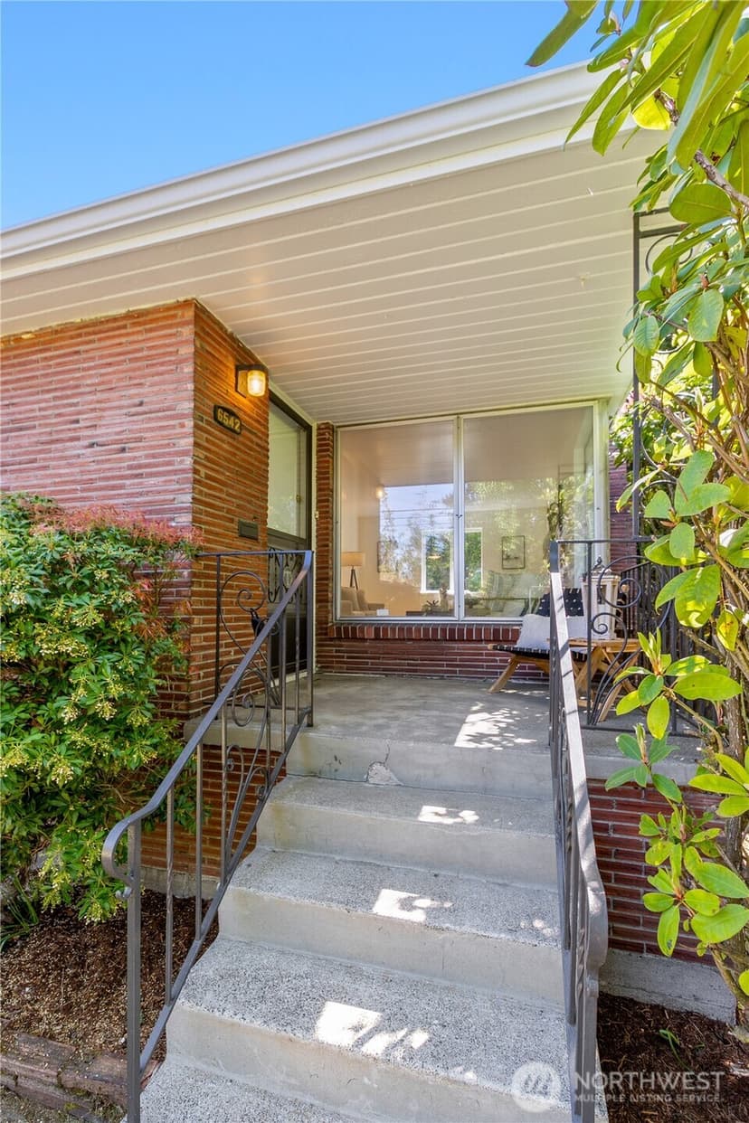 Property photo for 6542 43rd Avenue NE, Seattle photo 2