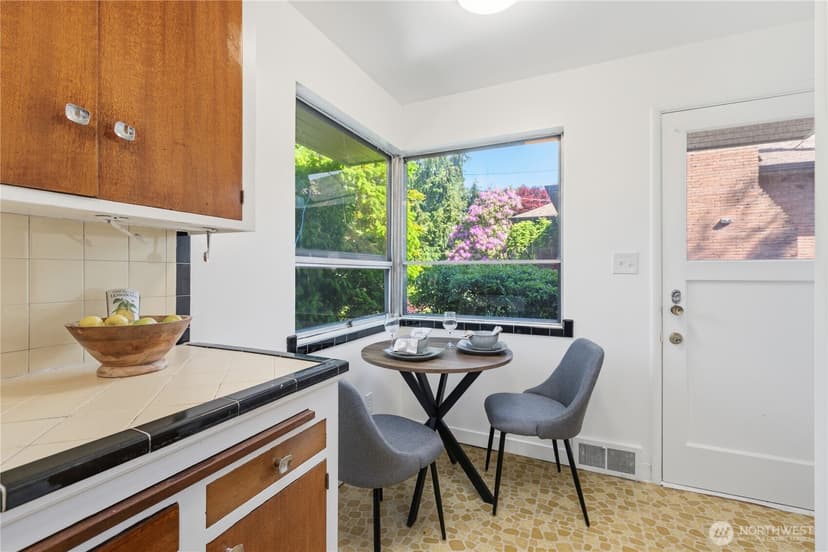 Property photo for 6542 43rd Avenue NE, Seattle photo 11