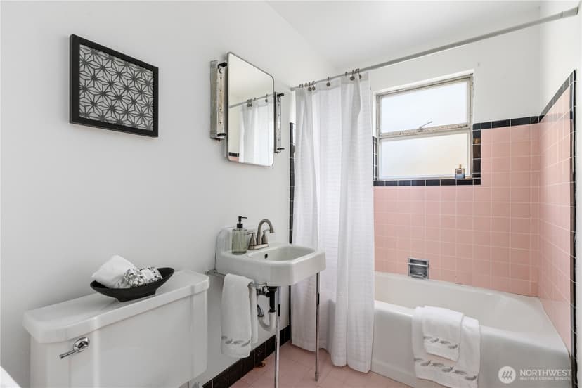 Property photo for 6542 43rd Avenue NE, Seattle photo 19