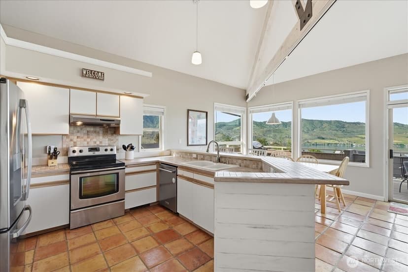 Property photo for 101 Stormy Mountain Way, Chelan photo 15
