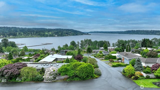 Property photo for 5810 NE 181st Street, Kenmore photo 4