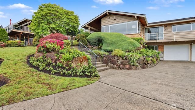 Property photo for 5810 NE 181st Street, Kenmore photo 3