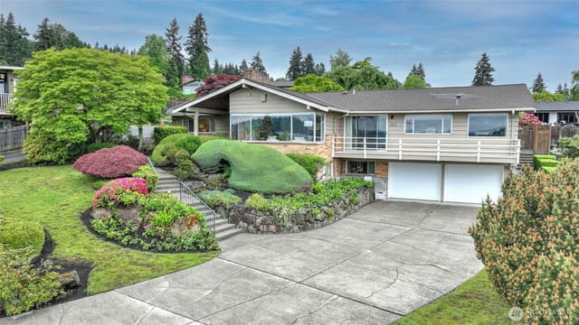 Property photo for 5810 NE 181st Street, Kenmore photo 2