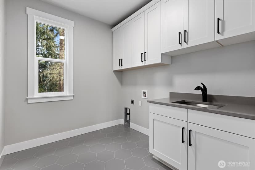 Property photo for 3500 Alaska Road, Brier photo 35