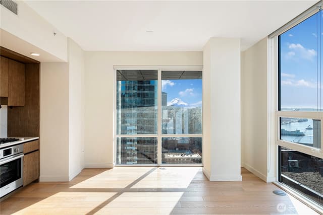 Property photo for 121 Stewart Street #1605, Seattle photo 3