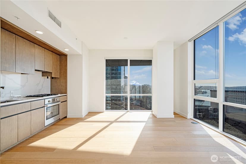 Property photo for 121 Stewart Street #1605, Seattle photo 4