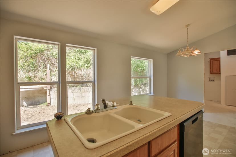 Property photo for 4717 Hansen Drive, Clinton photo 8