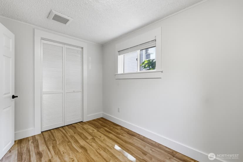 Property photo for 5444 40th Avenue SW, Seattle photo 11