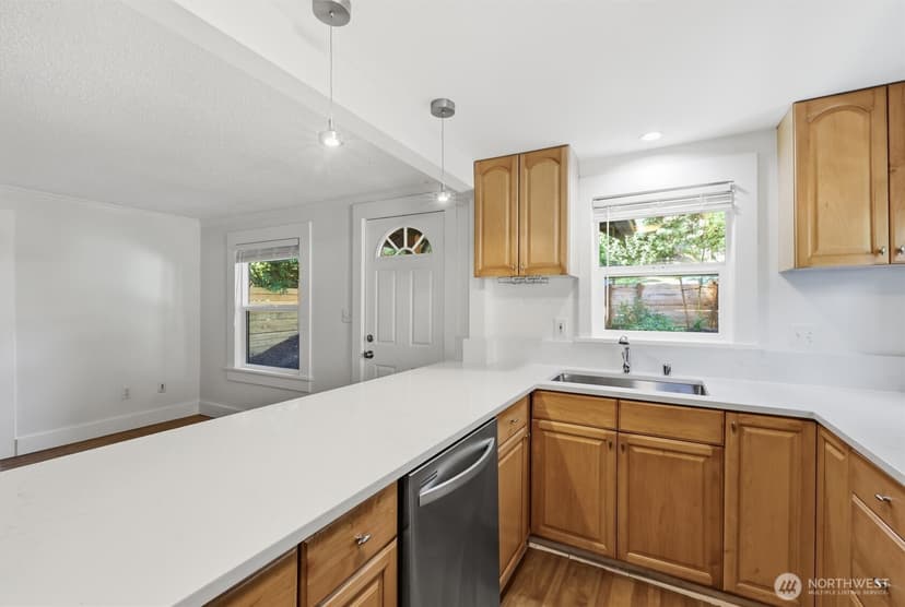 Property photo for 5444 40th Avenue SW, Seattle photo 7