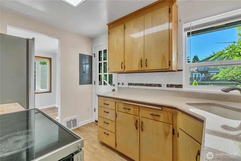 Property photo for 7811 S 112th Street, Seattle photo 13