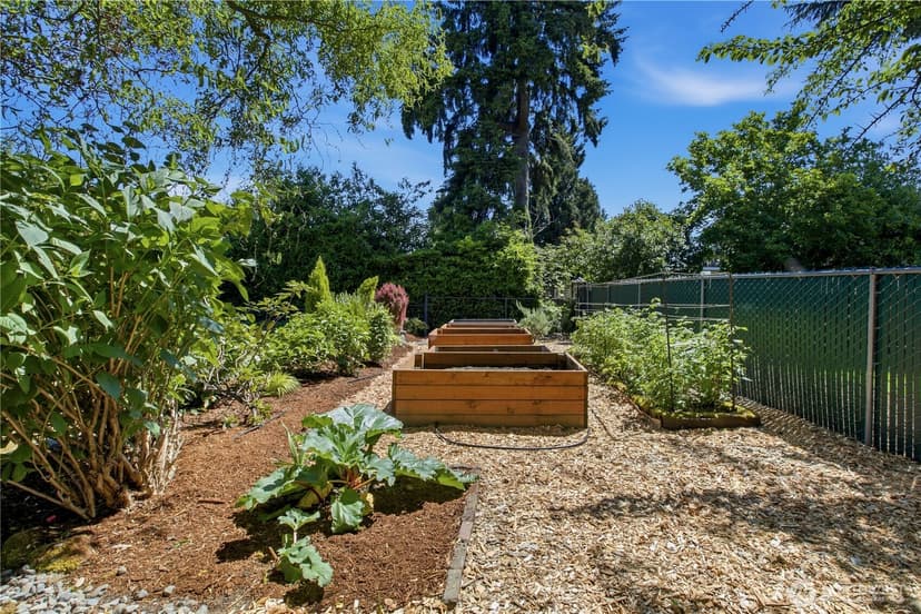 Property photo for 7811 S 112th Street, Seattle photo 29