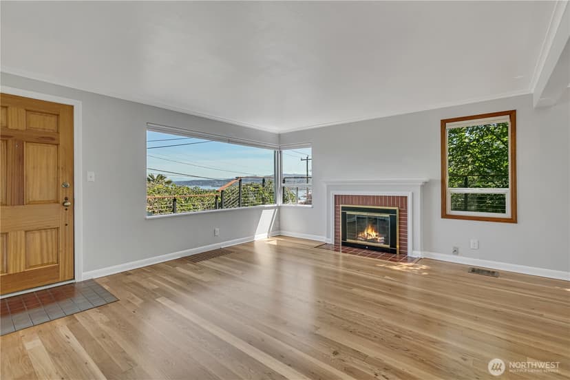 Property photo for 7811 S 112th Street, Seattle photo 6