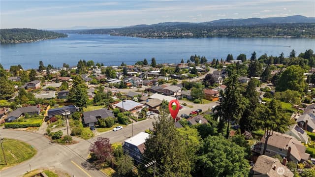Property photo for 7811 S 112th Street, Seattle photo 3