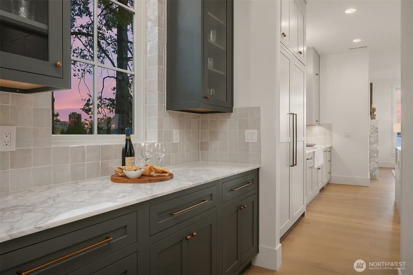 Property photo for 1031 McGilvra Blvd East, Seattle photo 11