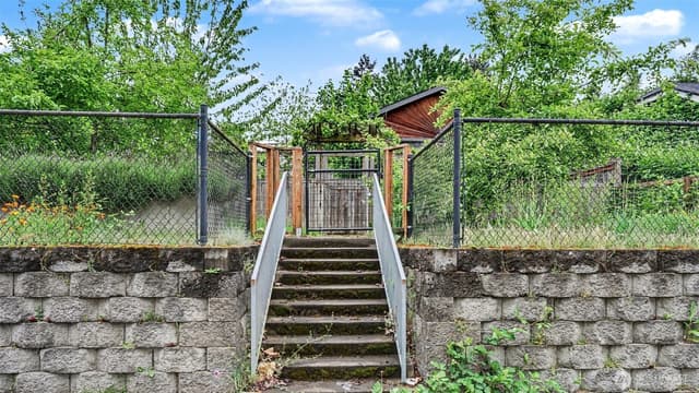 Property photo for 926 E Marine View Drive, Everett