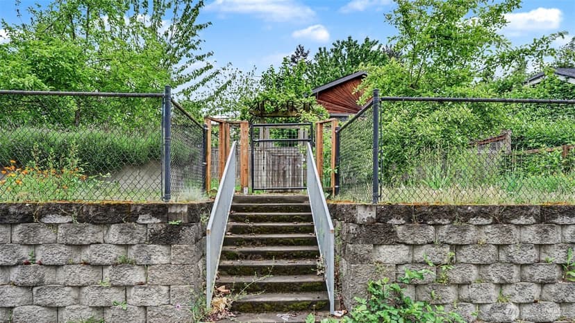 Property photo for 926 E Marine View Drive, Everett