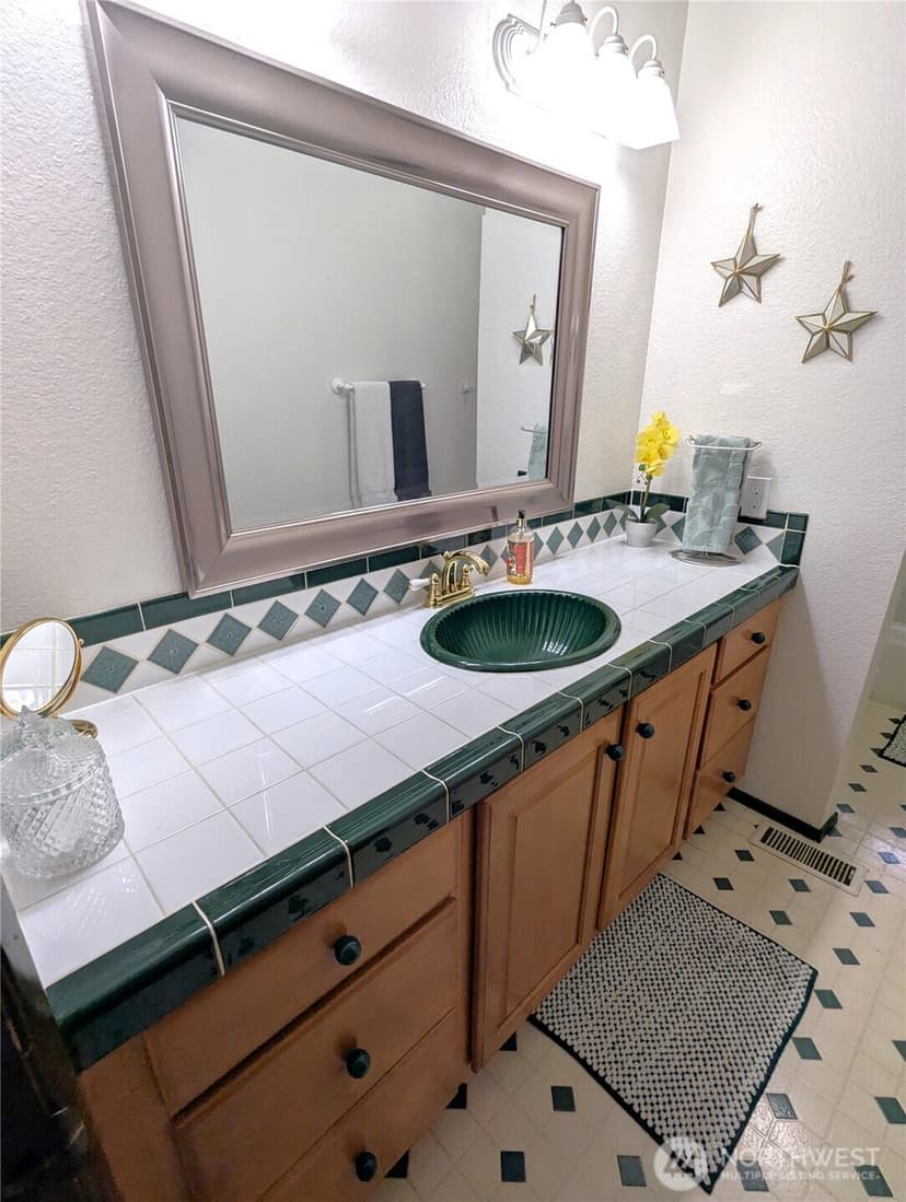 Property photo for 5808 Woodlake Drive W, University Place photo 16