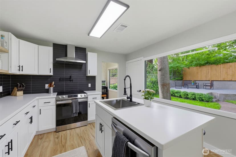 Property photo for 8905 Veterans Drive SW, Lakewood photo 7